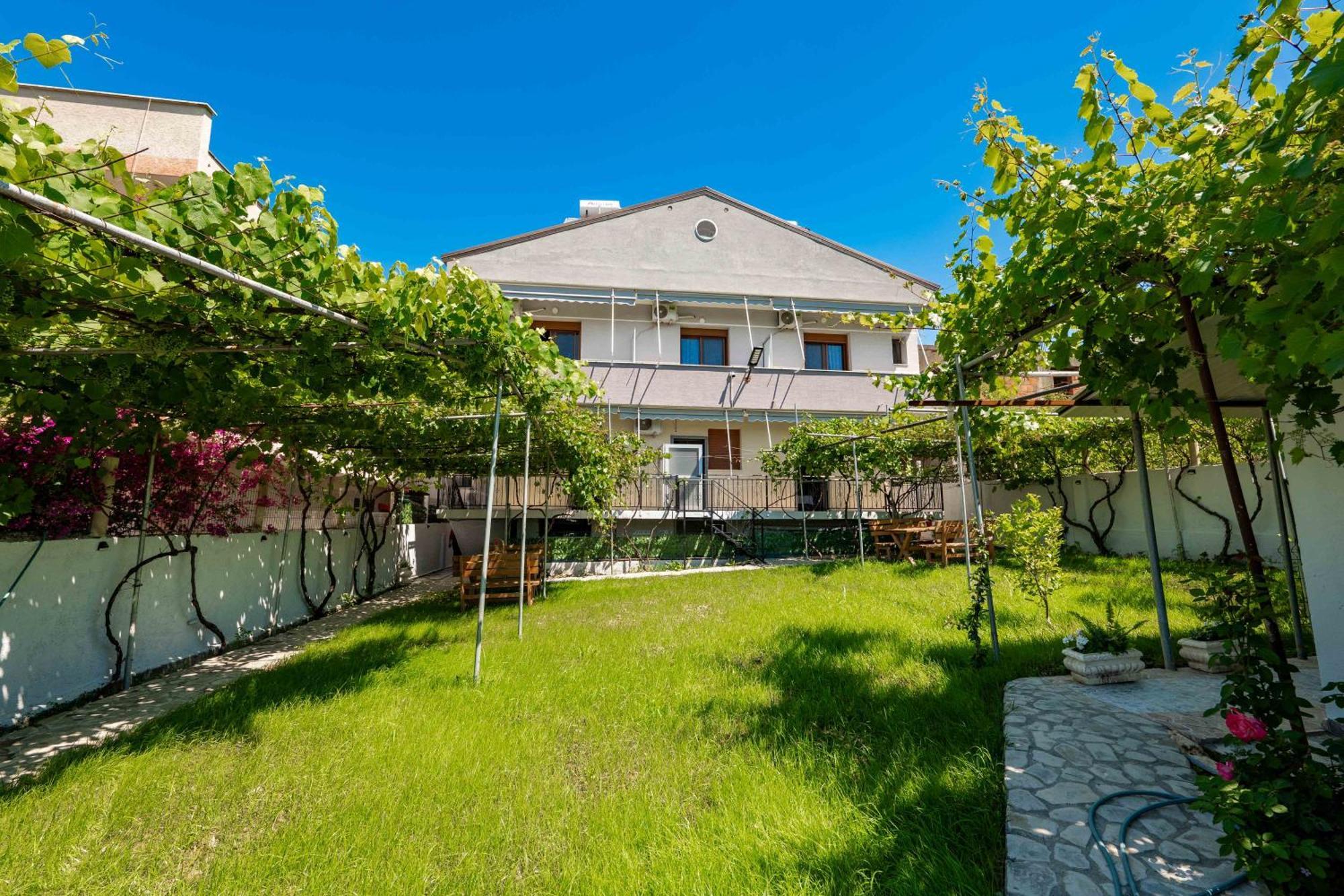 Kalpazo Kaja Vila Garden Golem  Exteriér fotografie